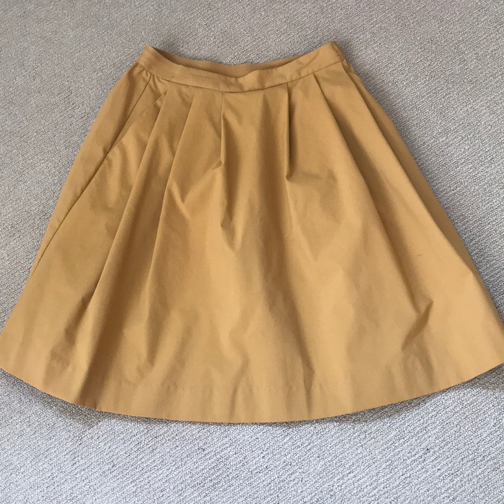 Mustard skirt w pockets